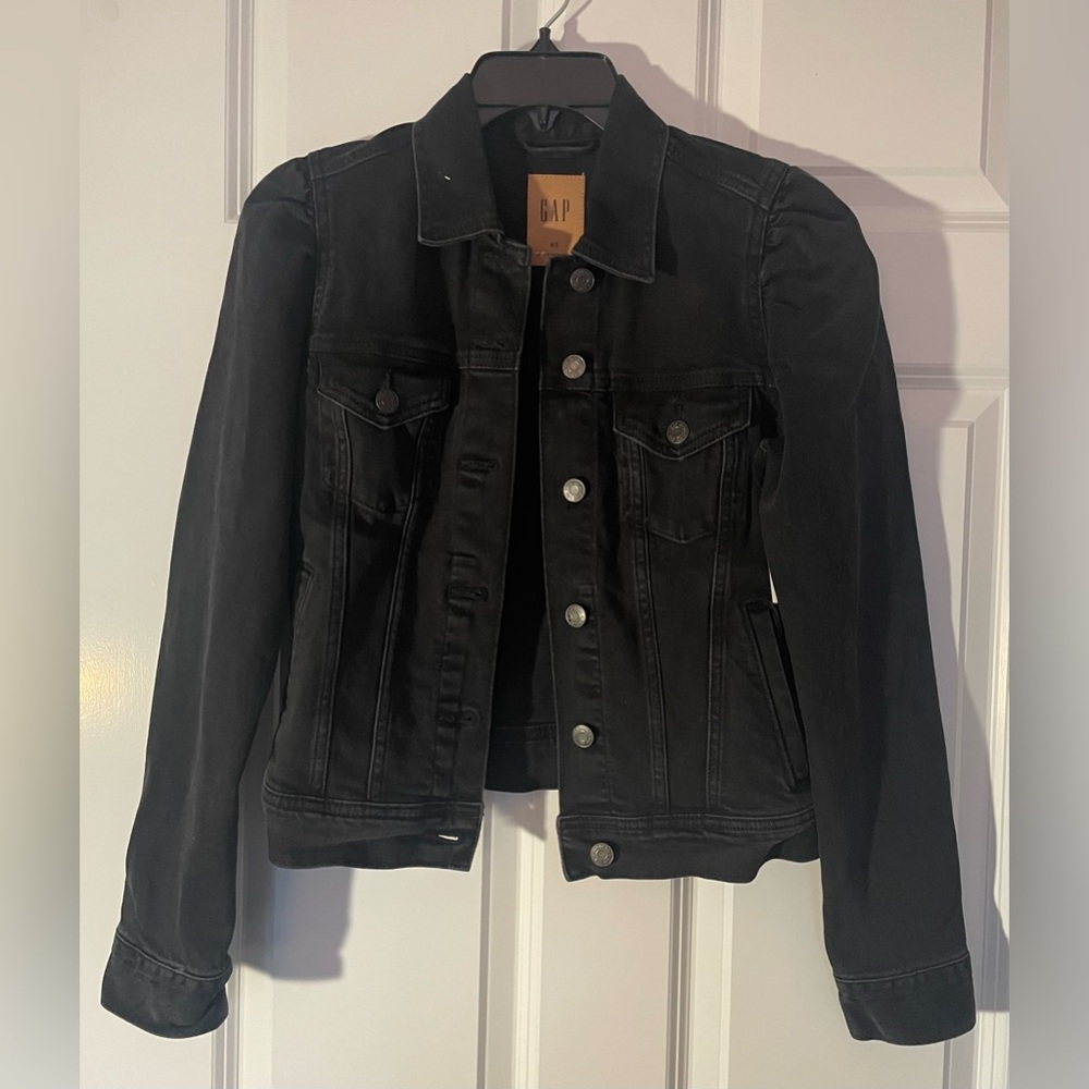 Gap puff sleeve/shoulder black denim jackets. Size XS